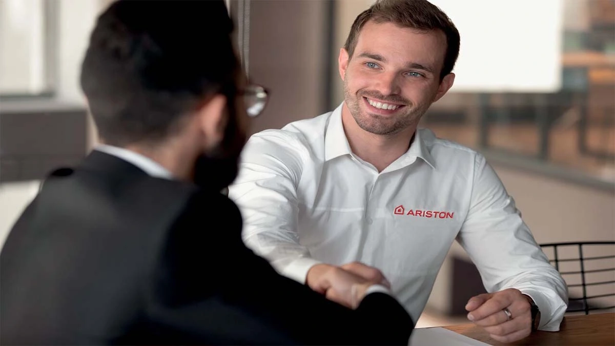 زبان بدن در ارتباط با مشتری